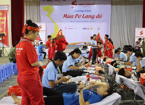 Hành trình Đỏ đến với Kon Tum đã nhận được sự tham gia hưởng ứng của 350 đoàn viên thanh niên